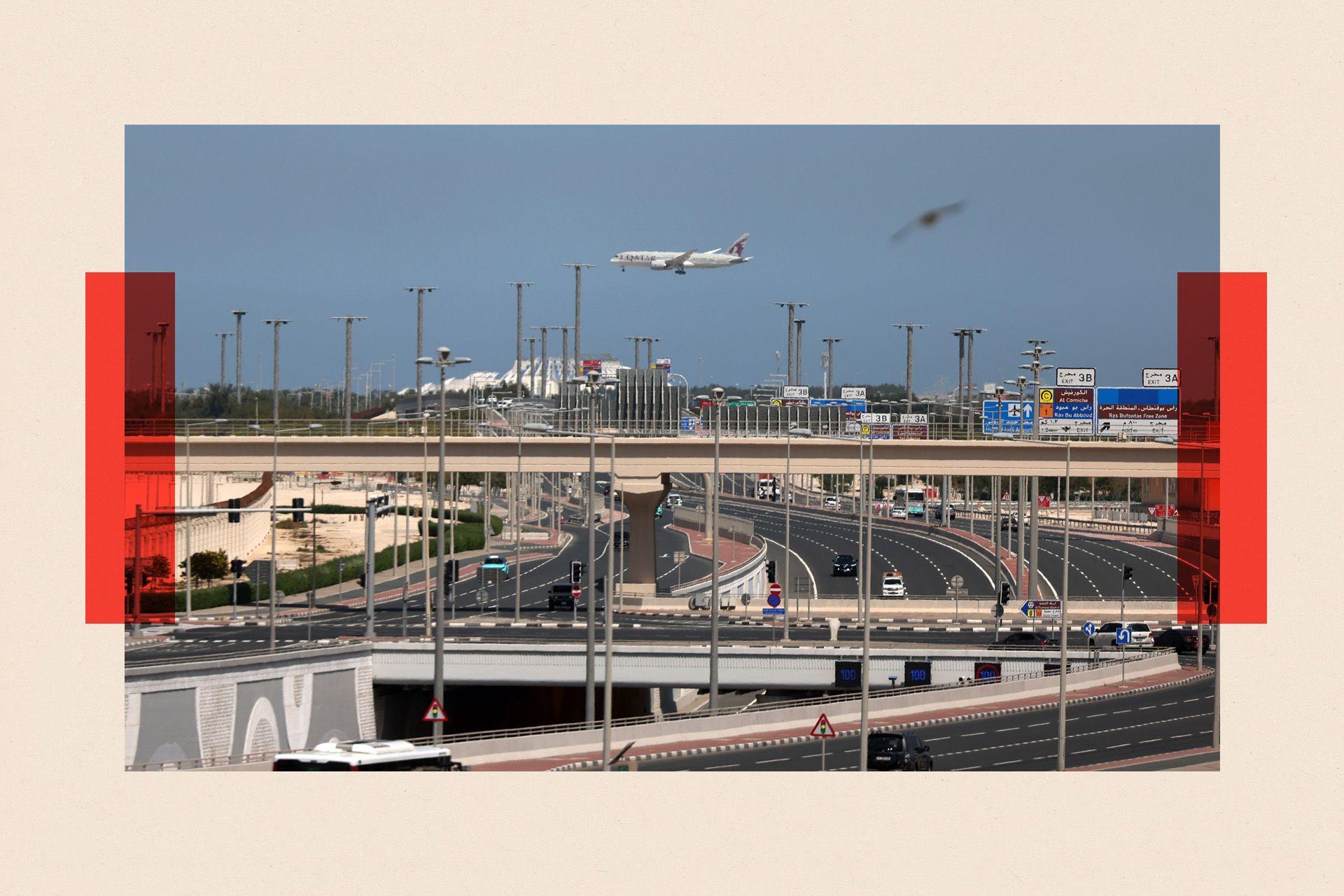 一架飛機在哈馬德國際機場起飛