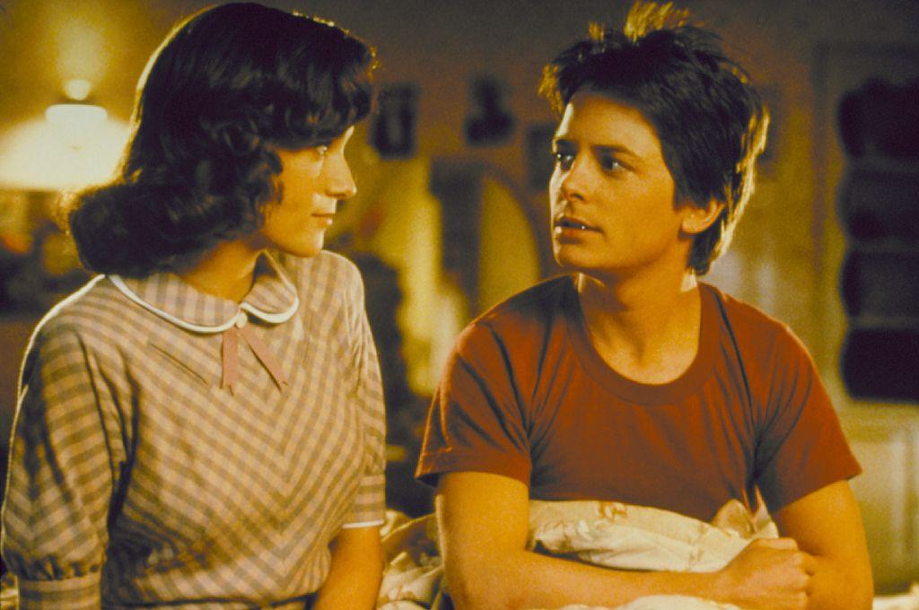 Escena en la que Marty está hablando con su mamá joven. 