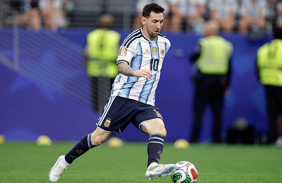 Messi con la pelota durante uno de los partidos de Argentina en el Mundial 2026