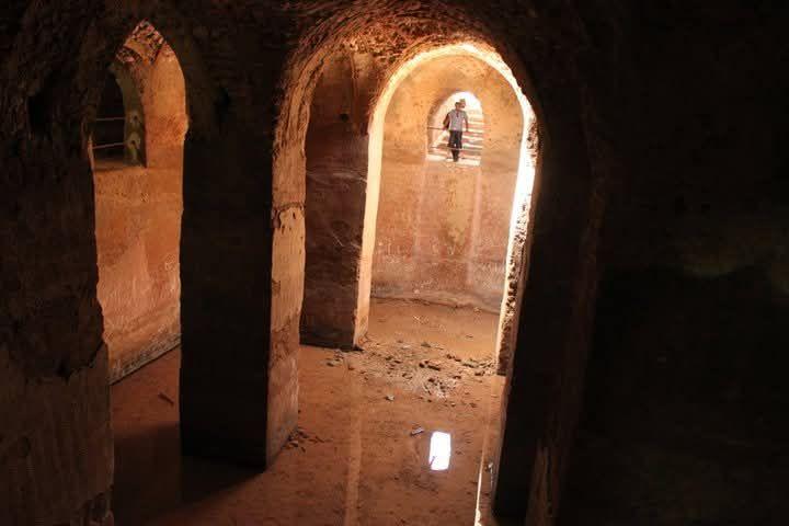 Capela (crist&atilde; cat&oacute;lica) da Fortaleza de Nossa Senhora da Concei&ccedil;&atilde;o (s&eacute;culo XVI). Interior com aberturas arredondadas. A capela &eacute; subterr&acirc;nea, encravada na rocha.