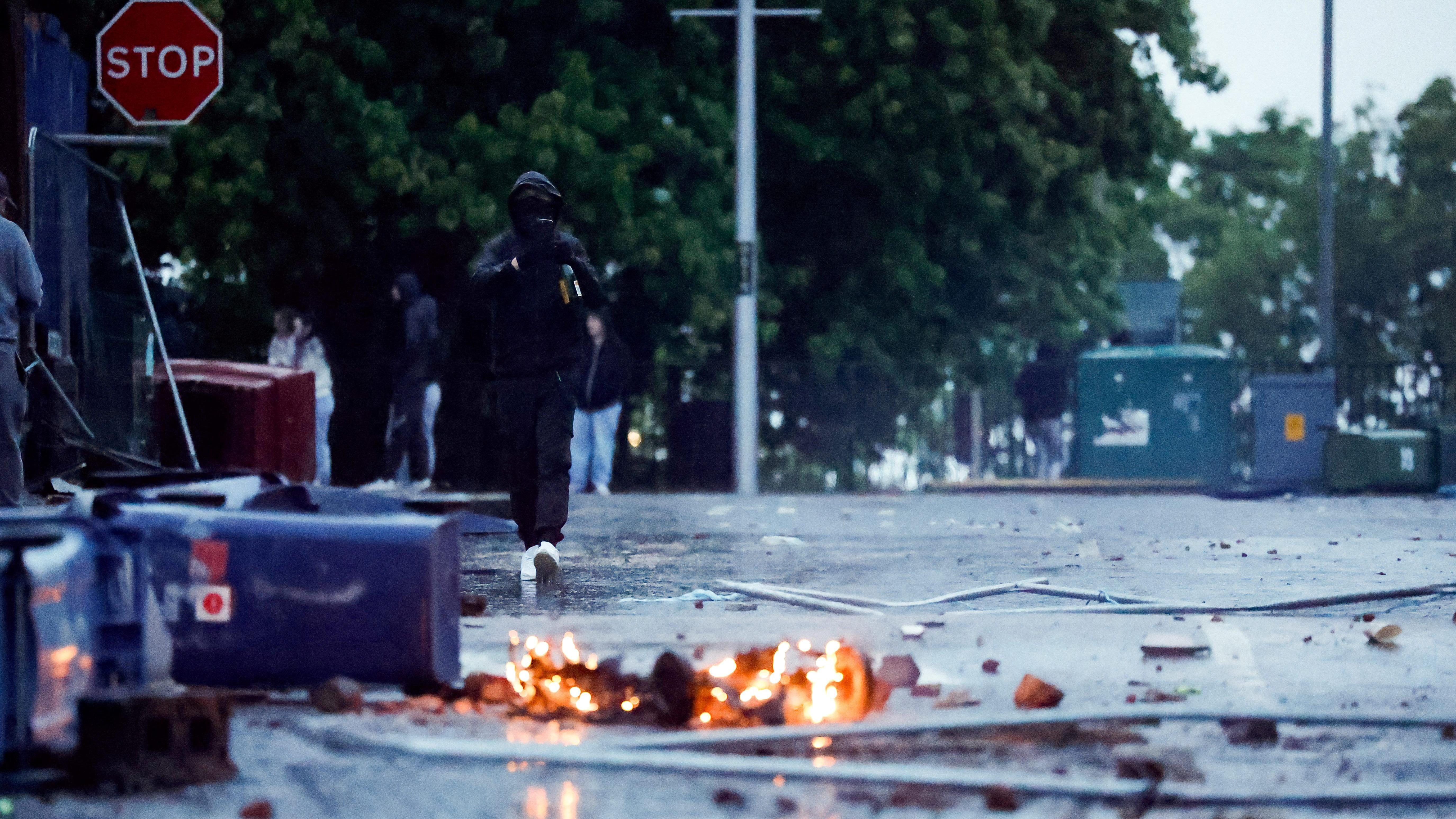 Masonry thrown at police in Portadown in fourth night of NI disorder