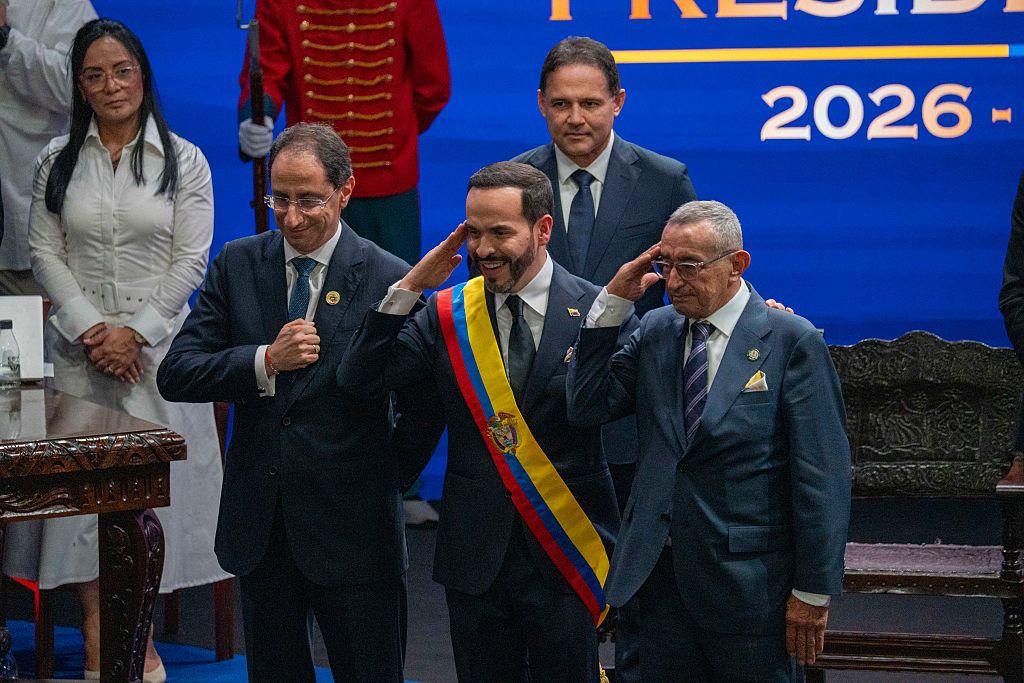 Luis Felipe Yagüé junto al presidente De la Espriella y el vicepresidente Restrepo.