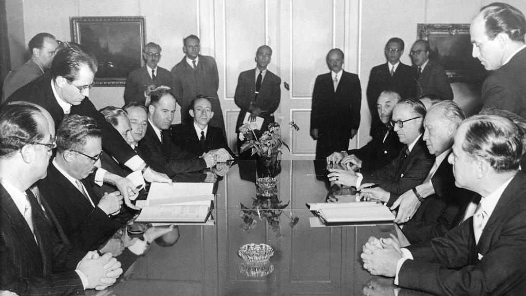 Assinatura do Acordo de Reparações entre Israel e a República Federal da Alemanha