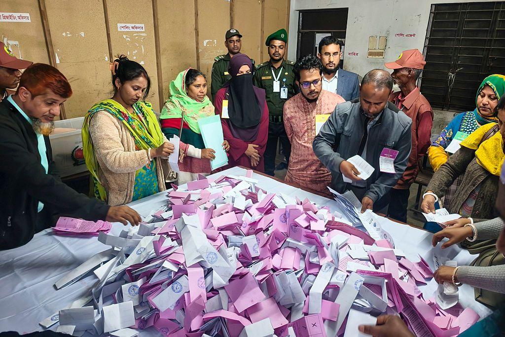 انتخابات کے بعد ووٹوں کی گنتی جاری ہے