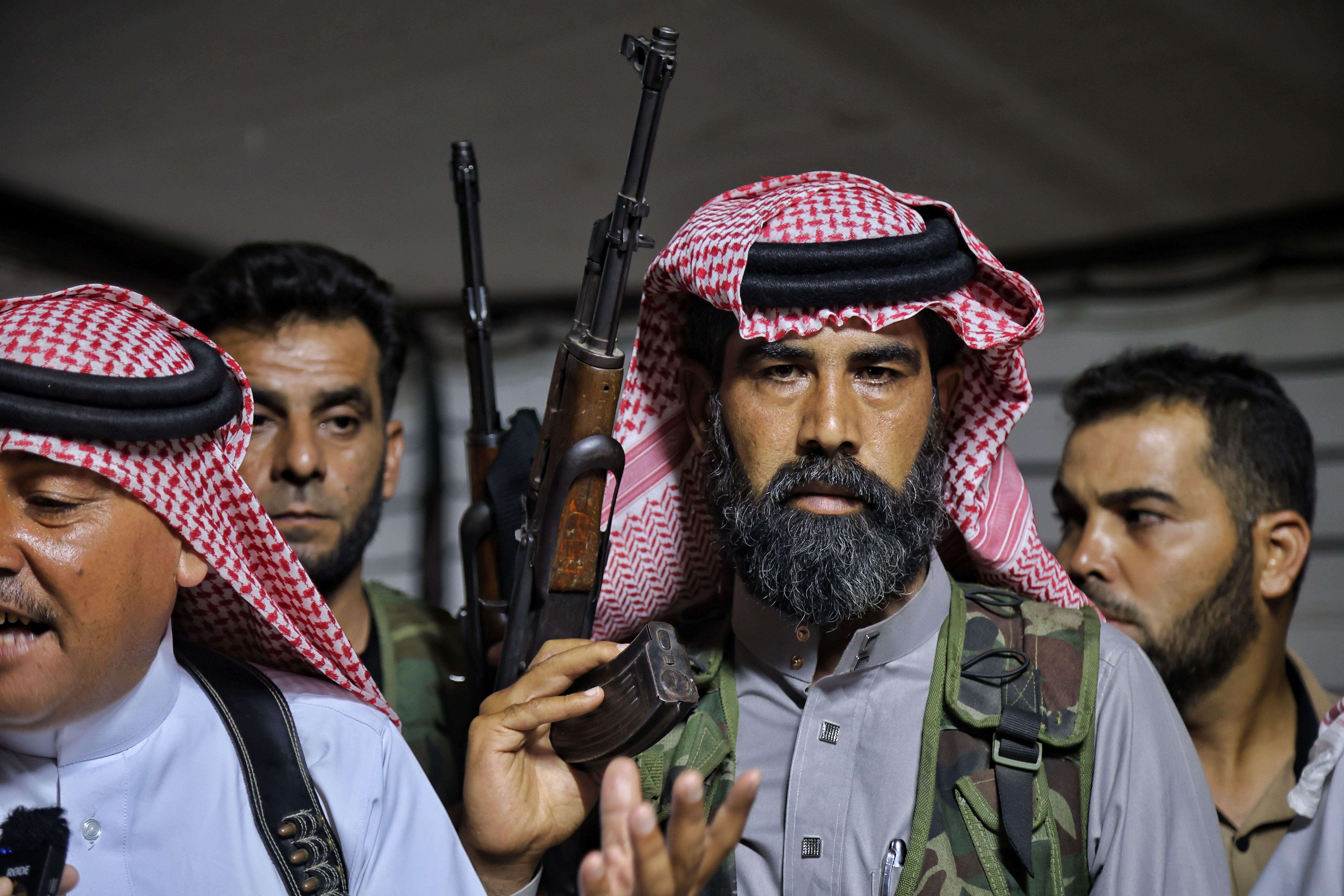 تجدد الاشتباكات والقصف الإسرائيلي في السويداء، والعشائر السورية تعلن النفير العام 13 عشائر في إدلب تعلن النفير العام دعماً لأهالي السويداء، في 17 تموز/يوليو 2025