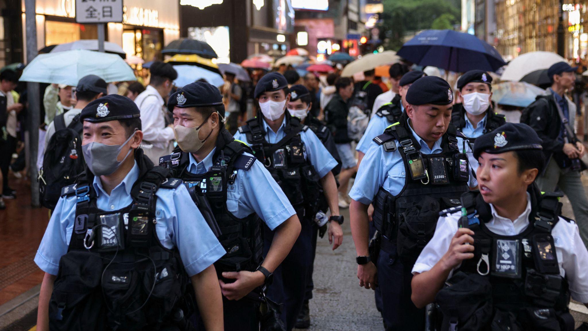 北京天安門「六四」事件週年大批香港警察身穿防刺背心在維多利亞公園外巡邏（4/6/2025）