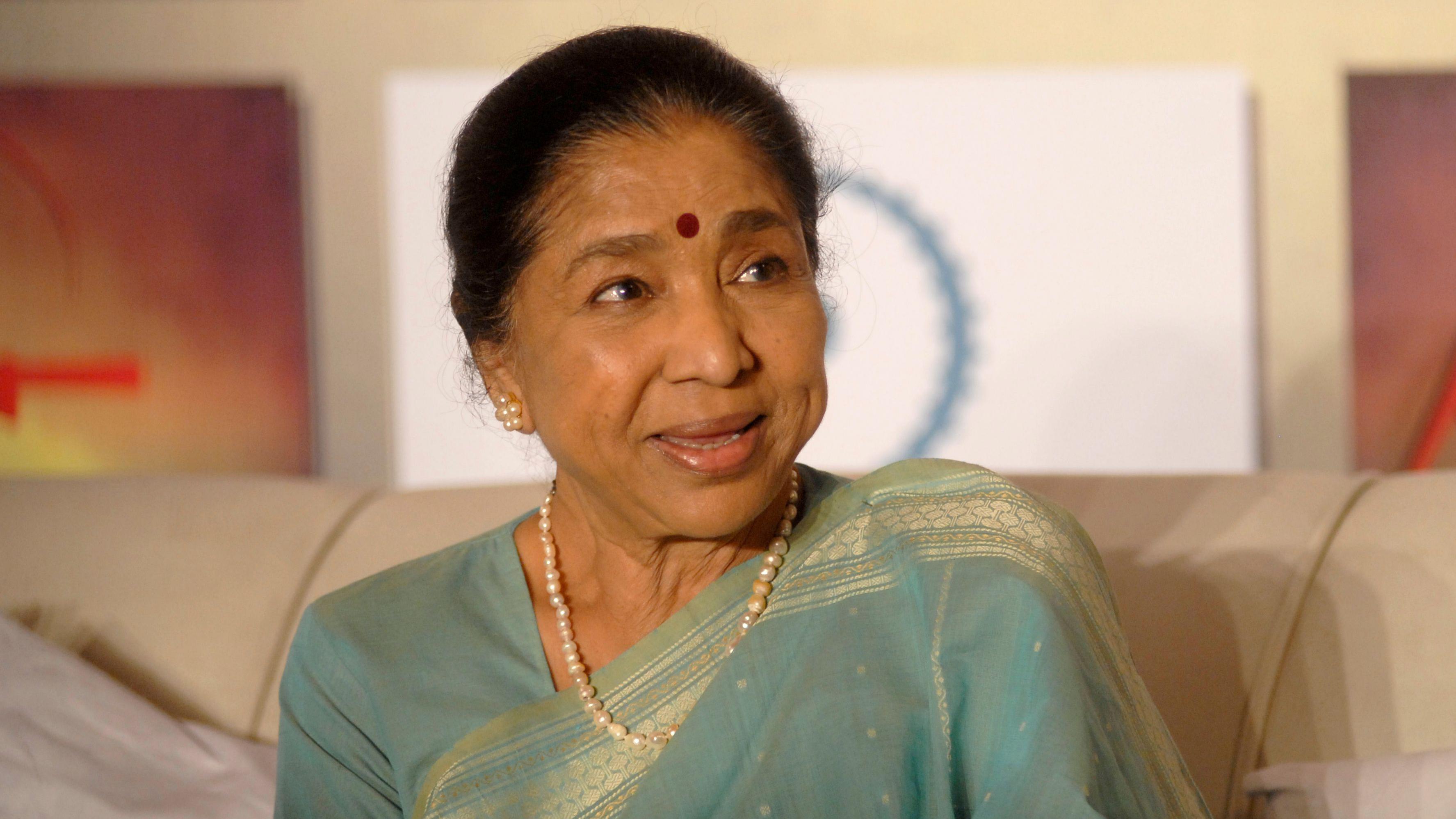 Tributes pour in for legendary Indian singer Asha Bhosle 