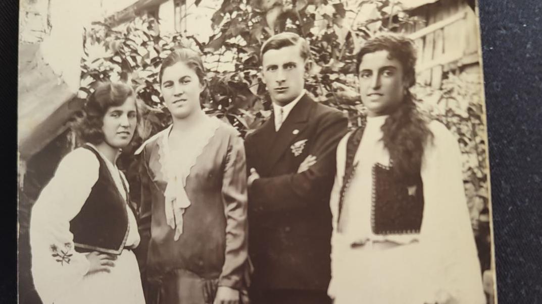 Stanojka Đurić, prva s leva, sa članovima porodice kada je imala 18 godina