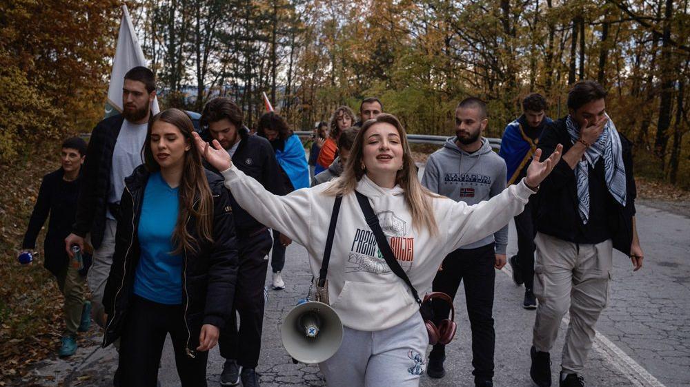 Studenti iz Novog Pazara, studenti iz novog pazara koji pešače do Novog Sada, studentsko pešačenje iz Novog Pazara do Novog Sada