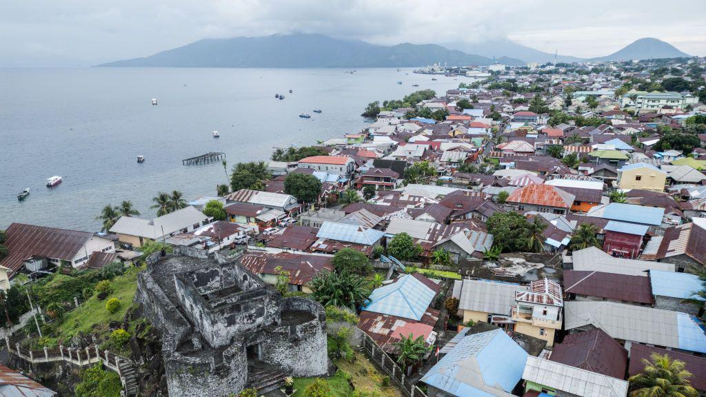 Tsunami warning as 7.4-magnitude earthquake hits Indonesia