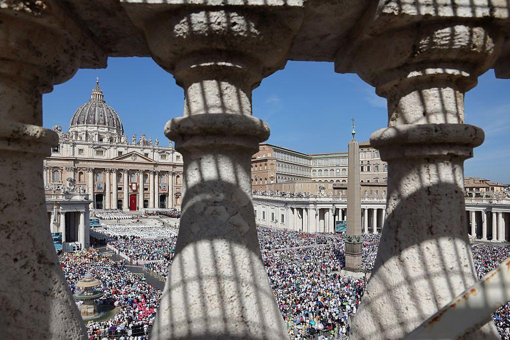 Vista de la plaza y la Basílica de San Pedro