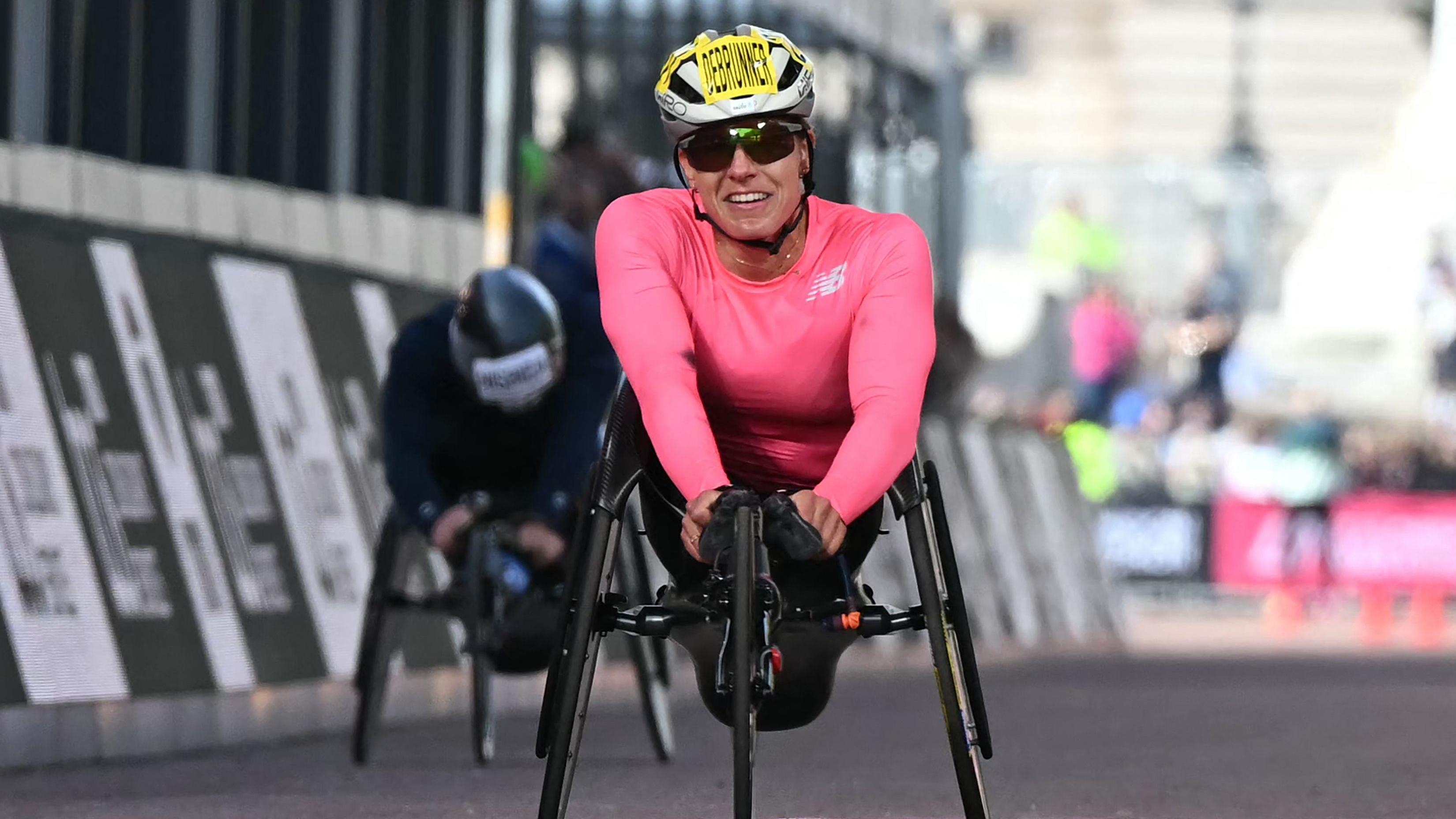 Watch London Marathon 2026: Hug & Debrunner defend wheelchair titles