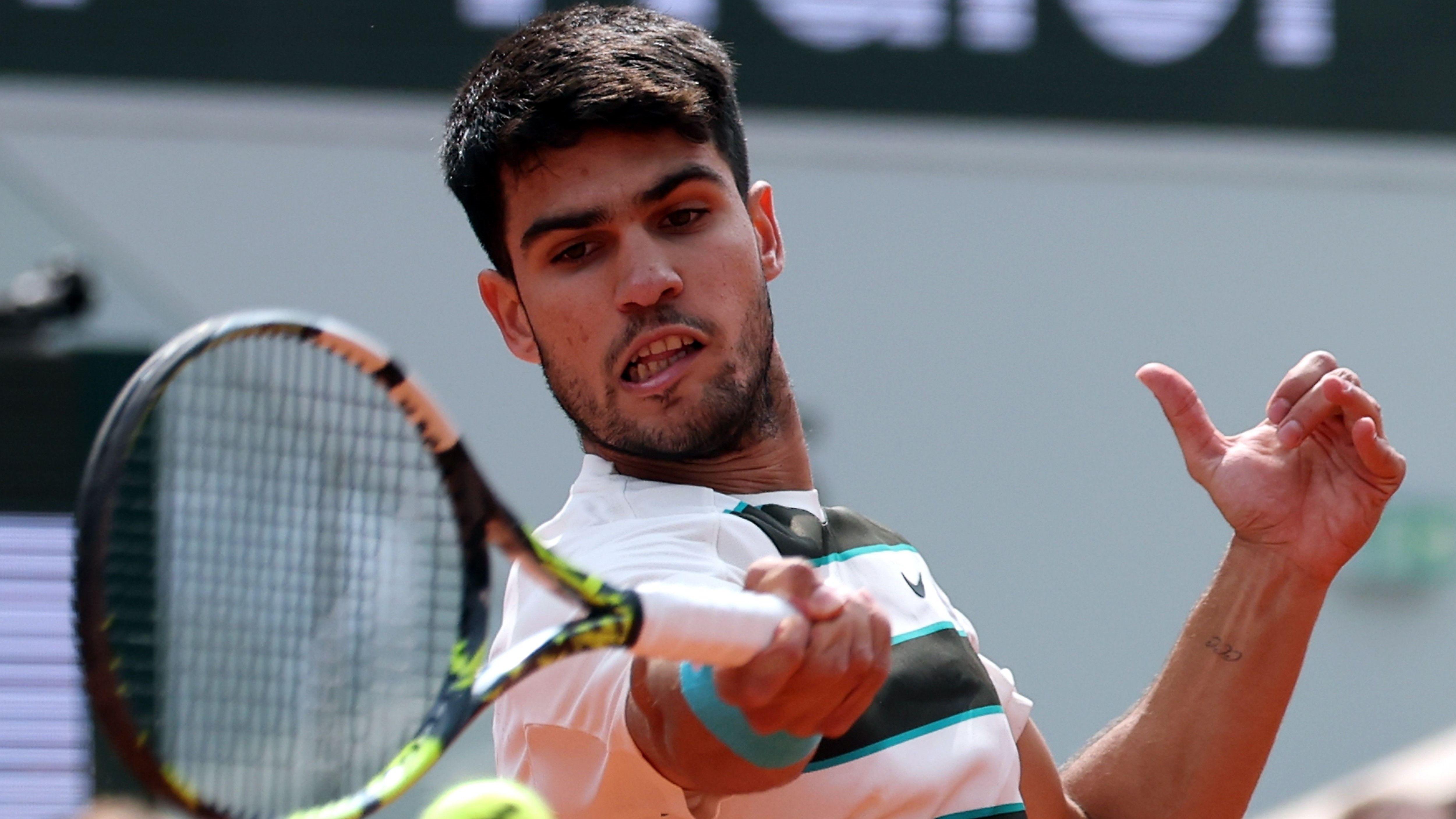 French Open final: Alcaraz serving to stay in first set against Sinner