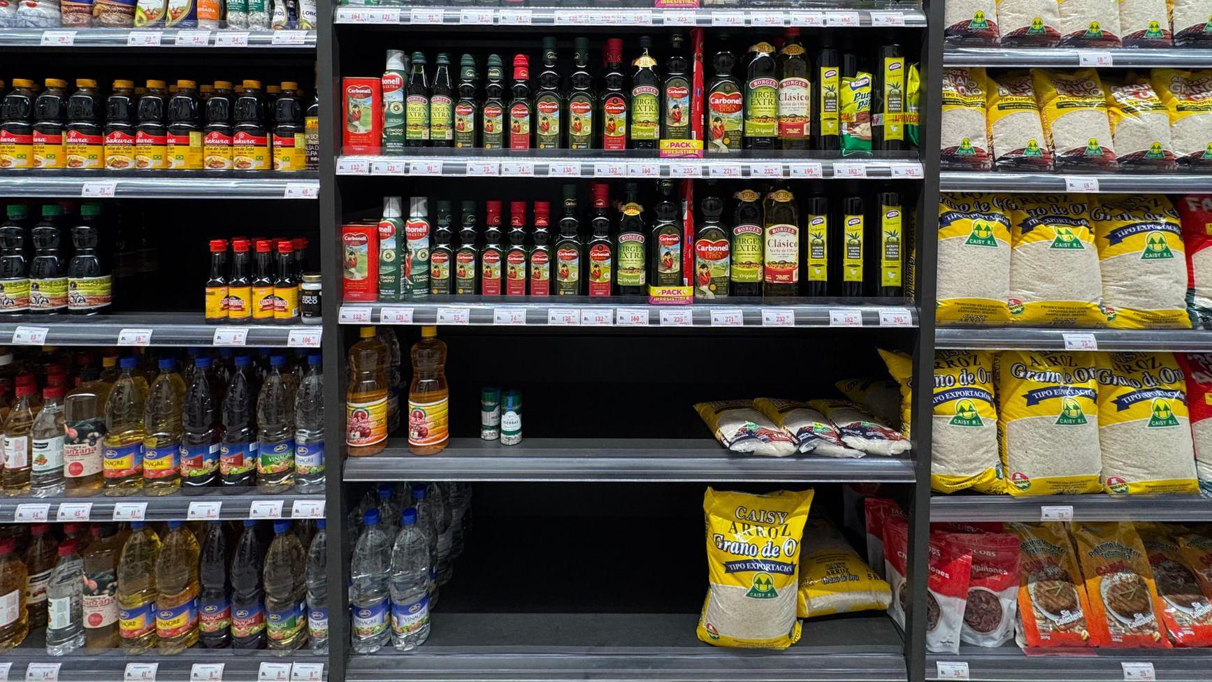 Una góndola de supermercado en La Paz, Bolivia. 