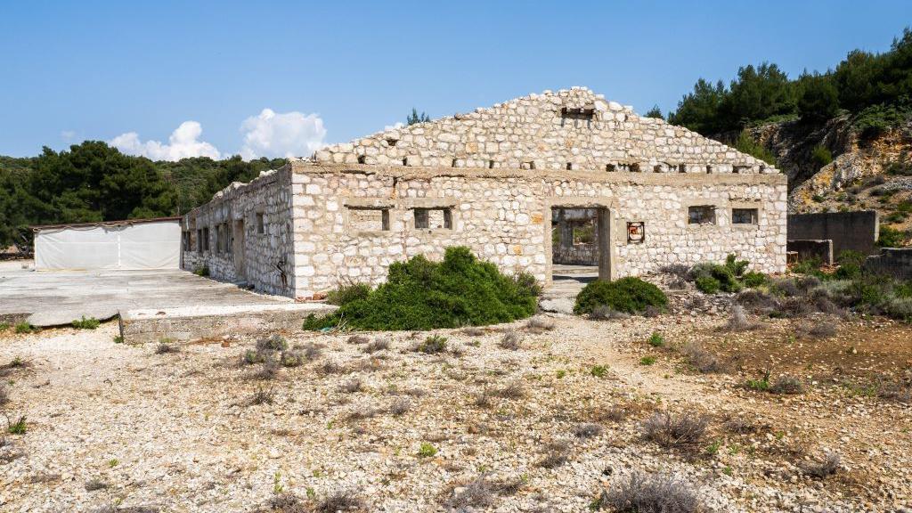 Ostaci ženskog zatvora na hrvatskom ostrvu Sveti Grgur