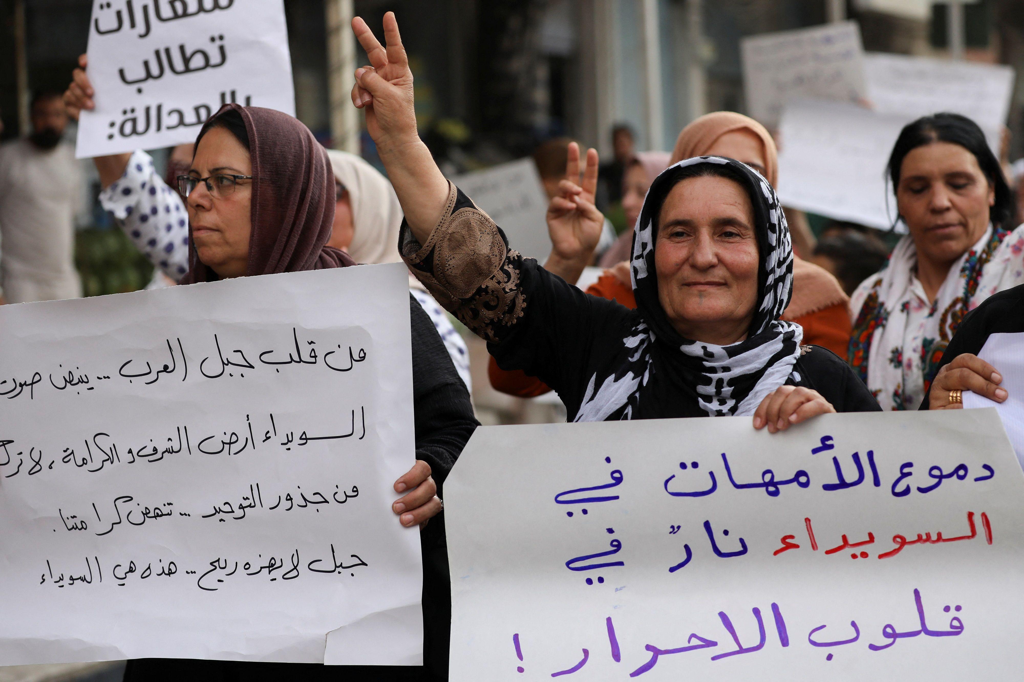 سوريا وإسرائيل تتوصلان لوقف لإطلاق النار 3 كرديات يشاركن في احتجاج تضامناً مع أهالي السويداء - سوريا