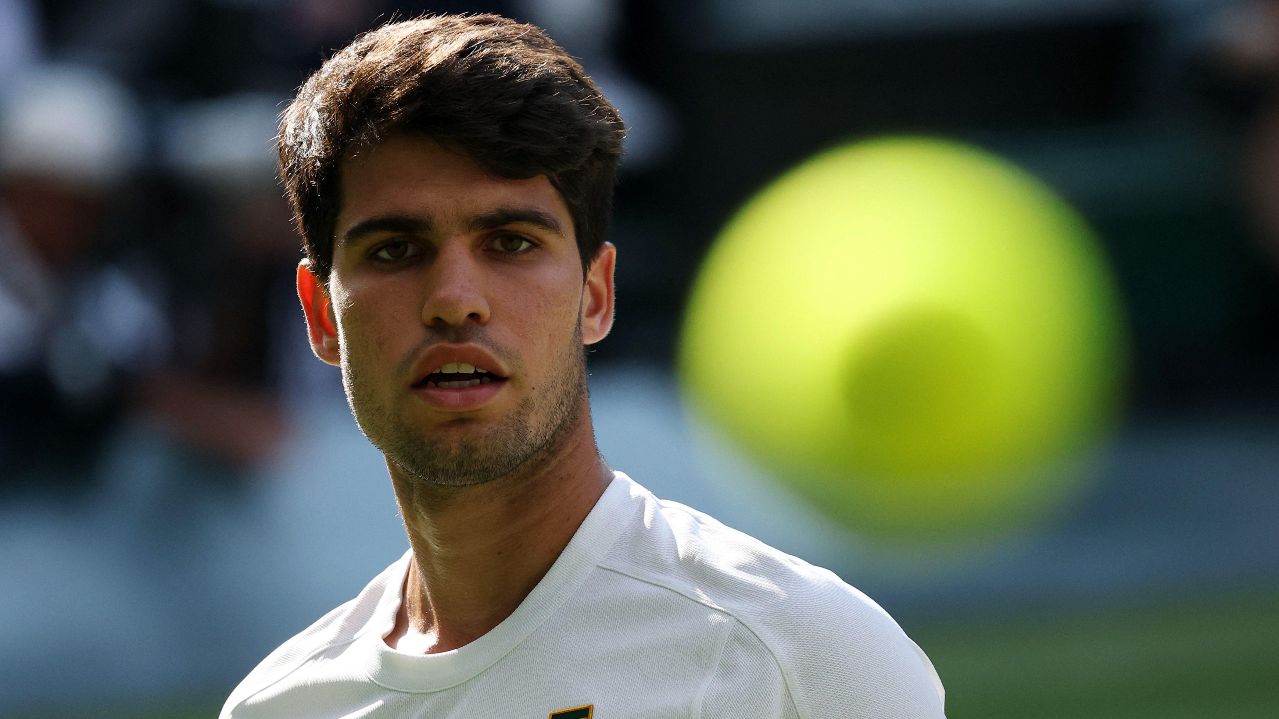 Wimbledon final: Alcaraz saves break points at start of third set against Sinner