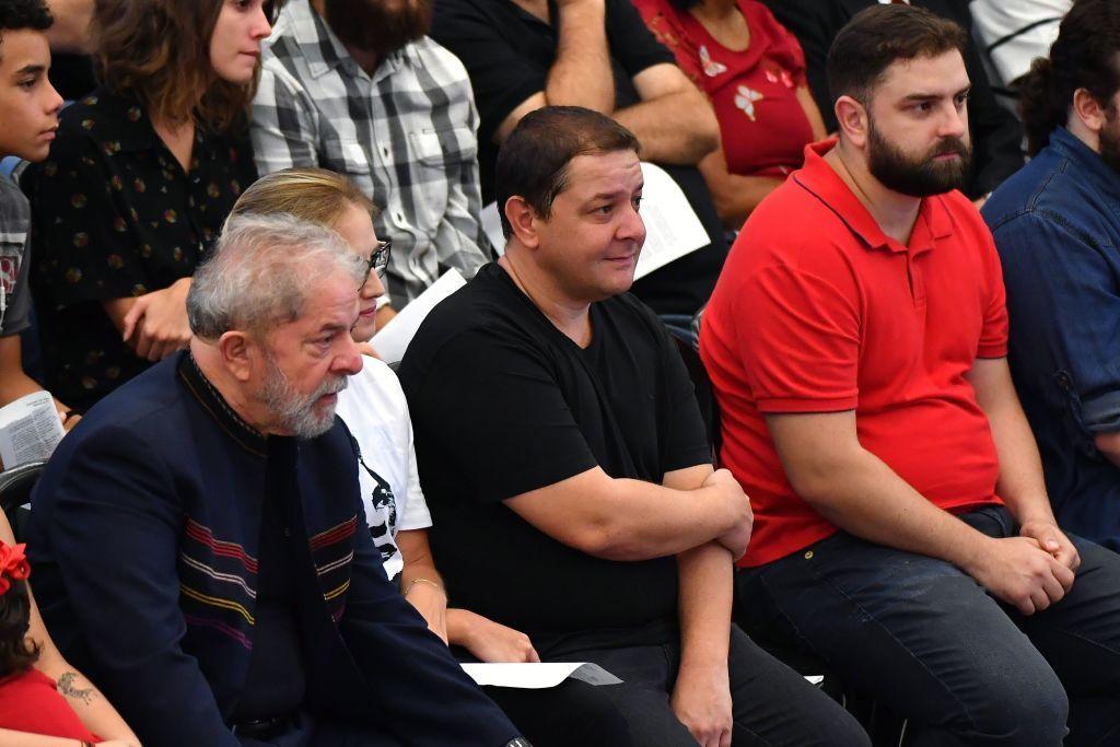 Imagem de Lula e Lulinha durante evento