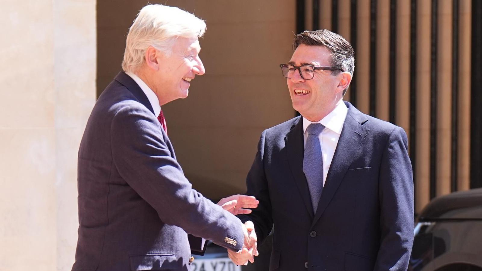 Andy Burnham arrives at Buckingham Palace to become prime minister after Keir Starmer formally resigns