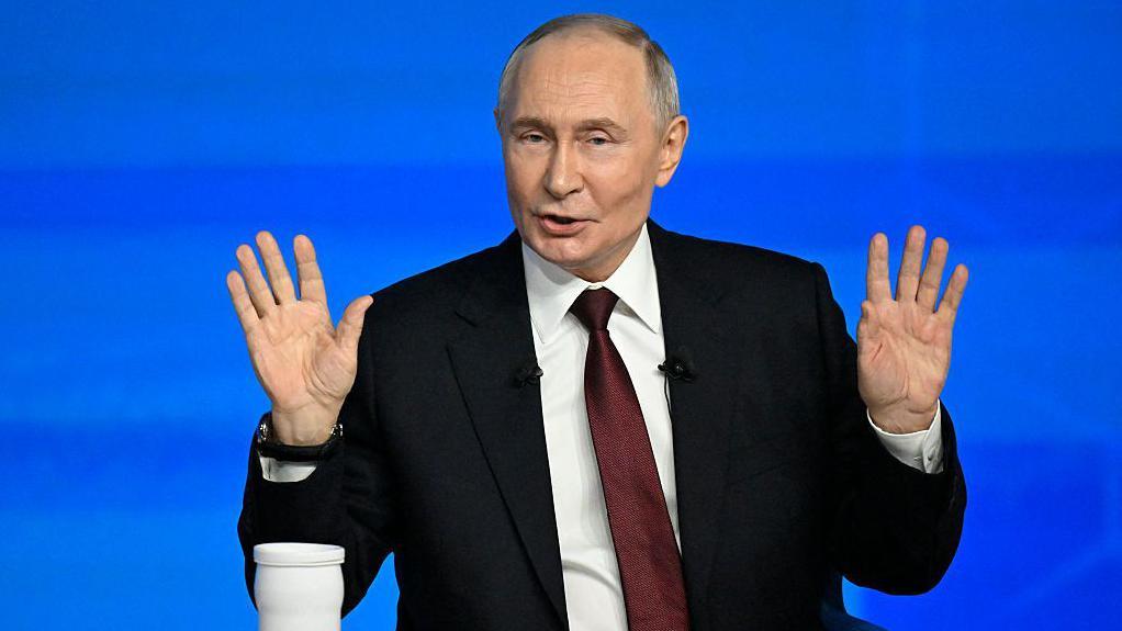 Vladimir Putin celebra su conferencia de prensa anual de fin de año en Moscú el 19 de diciembre de 2025.