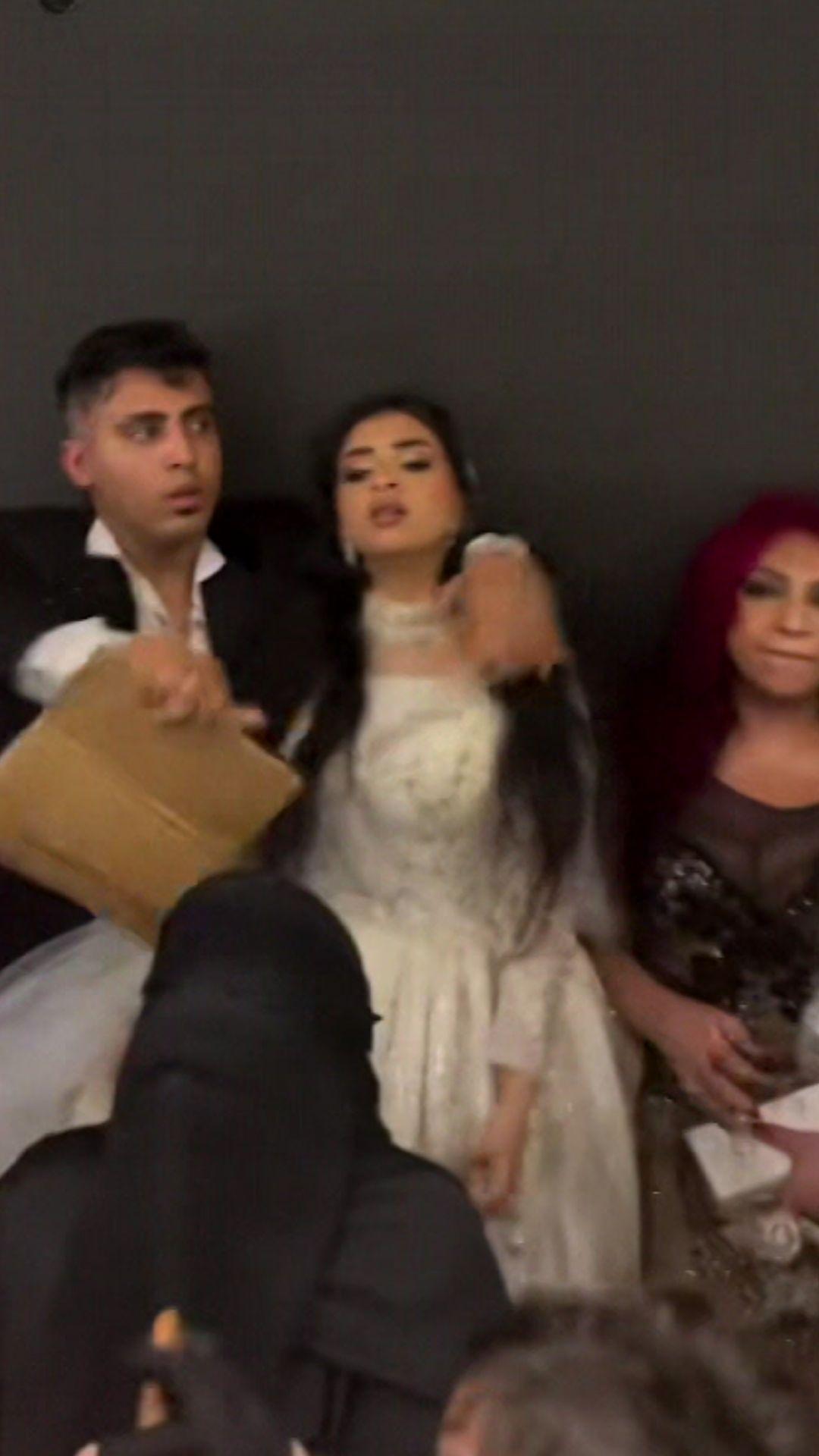 ما قصة زفاف كروان مشاكل في مصر؟ 