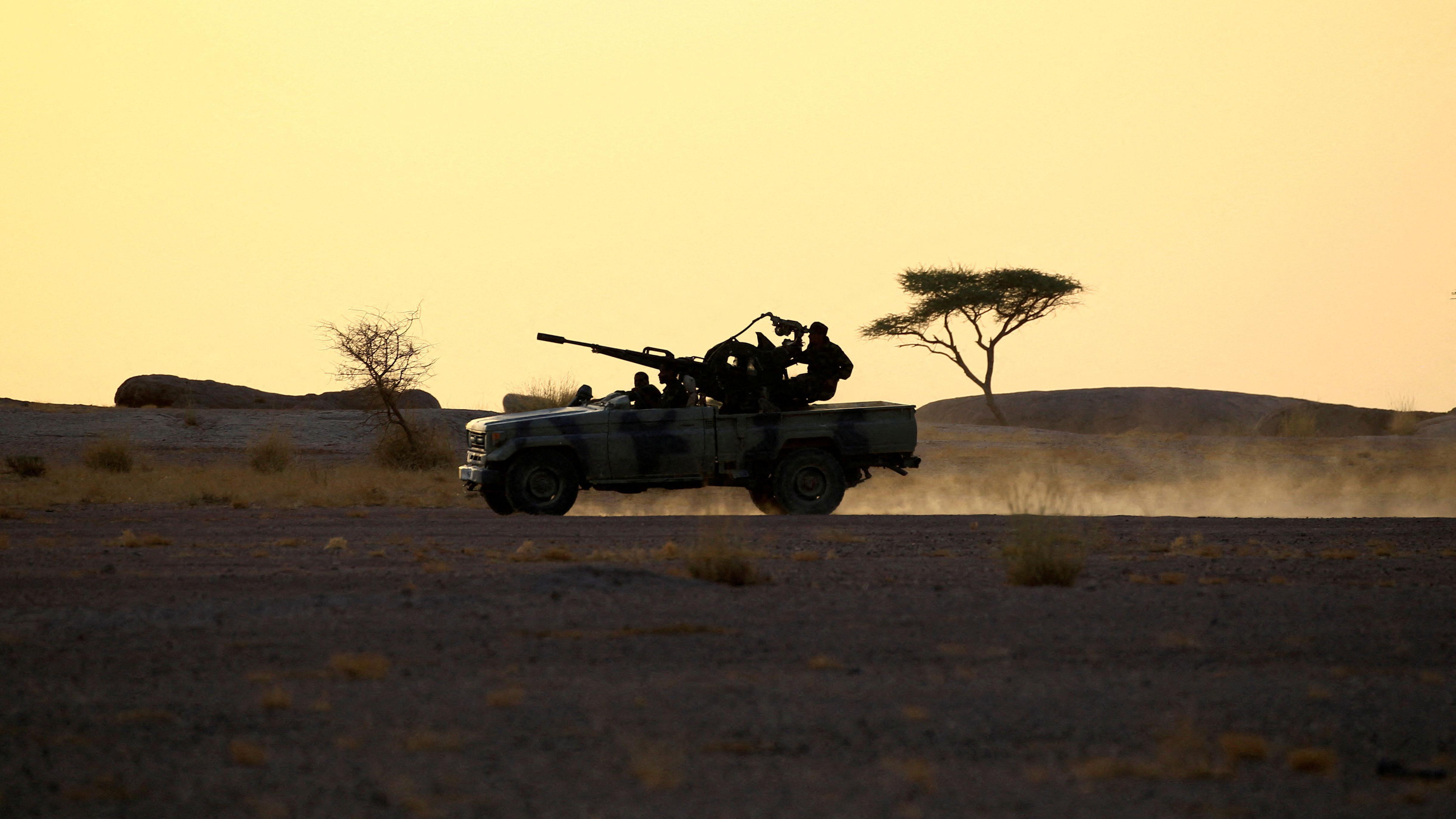 مجلس الأمن يصوت على دعم خطة الحكم الذاتي المغربية للصحراء الغربية، فما تاريخ النزاع فيها؟ 1 مركبة لجبهة البوليساريو في بئر لحلو بالصحراء الغربية، في 9 سبتمبر/أيلول 2016