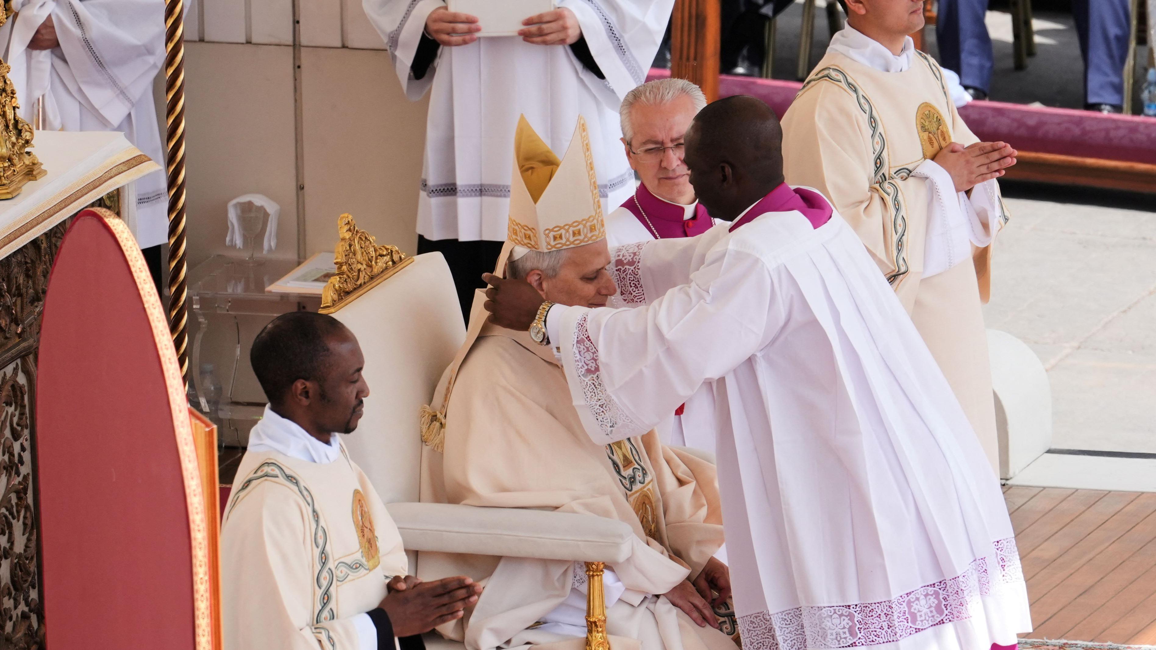 Pope denounces exploitation and autocracy in inauguration Mass