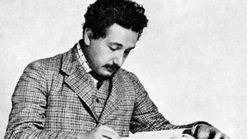 أينشتاين شابا