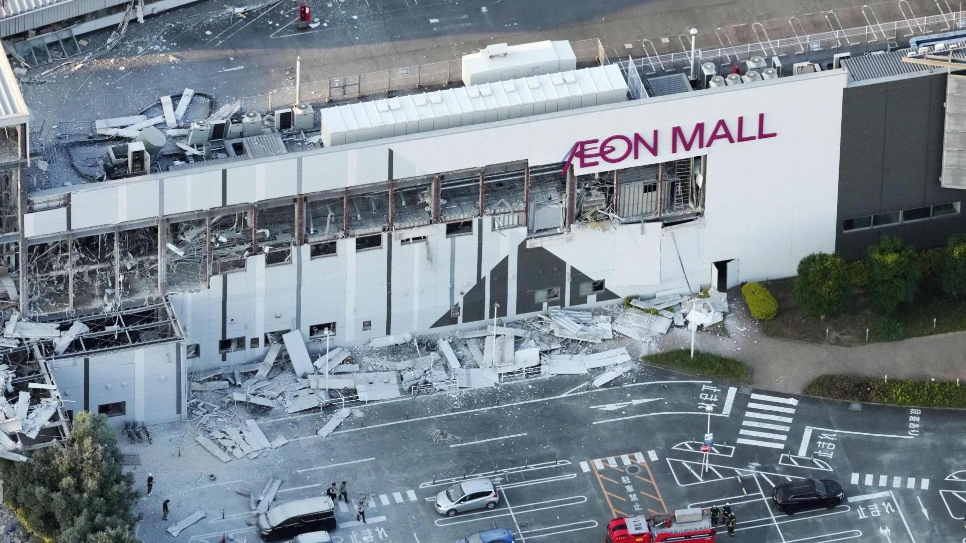 Many people trapped inside Japanese shopping centre after earthquake, fire service says