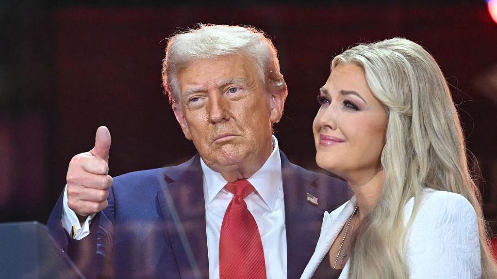 Donald Trump y Erika Kirk