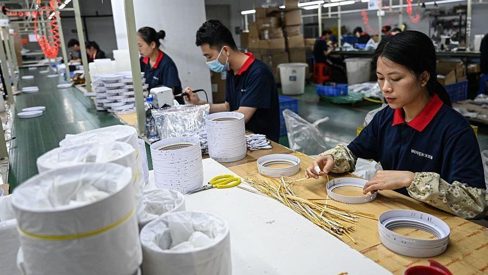Markets rise as US and China agree to slash tariffs