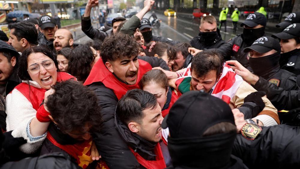 Turkish police arrest more than 500 people at May Day rallies