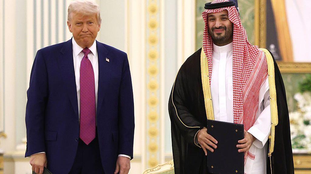 هل أصبحت العلاقات السعودية الأمريكية مكلفة مالياً للرياض؟ 1 ترامب وبن سلمان في مستهل جولة للرئيس الأمريكي في الخليج
