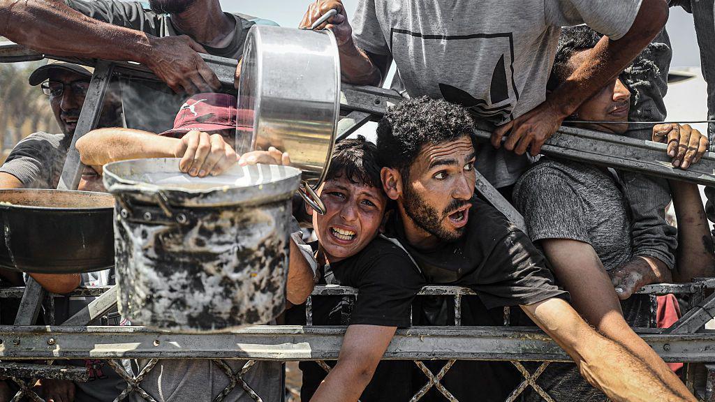 I can barely do one story. I just feel dizzy - BBCs Gaza freelance journalists tell of struggle for food