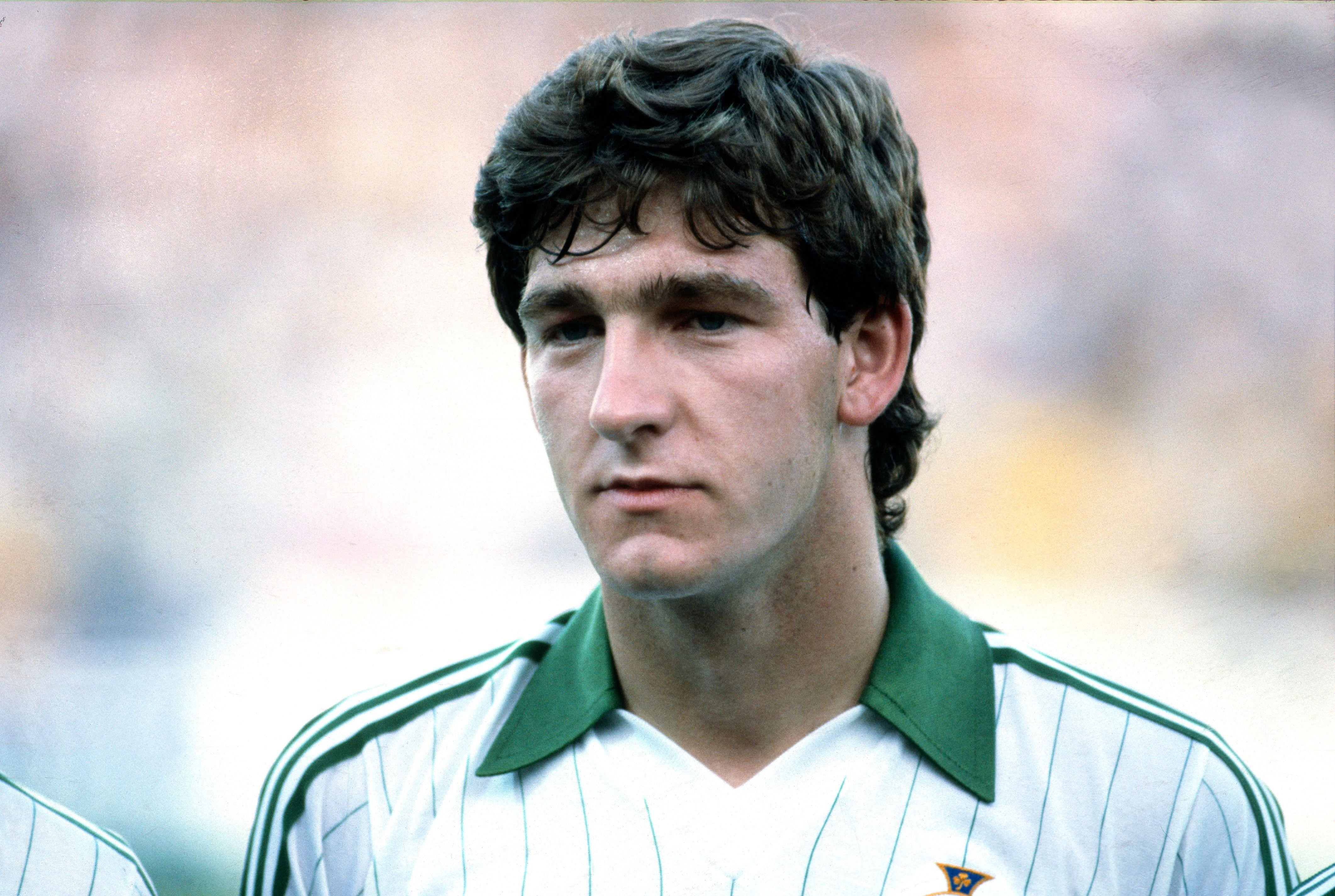 اللاعب نورمان وايتسايد من أيرلندا الشمالية قبل المباراة ضد يوغوسلافيا في مونديال 1982التي أصبح فيها أصغر لاعب على الإطلاق في بطولة كأس العالم