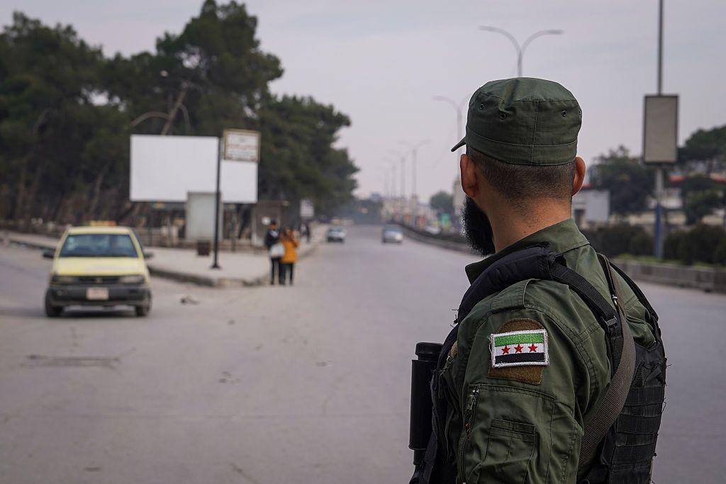 تتواصل الاشتباكات في مدينة حلب شمالي سورية، منذ يوم الثلاثاء بين الجيش السوري وقوات سوريا الديمقراطية. 