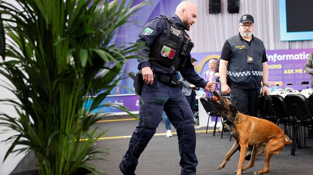 austrijski policajac sa psom, evrovizija, pesma evrovizije