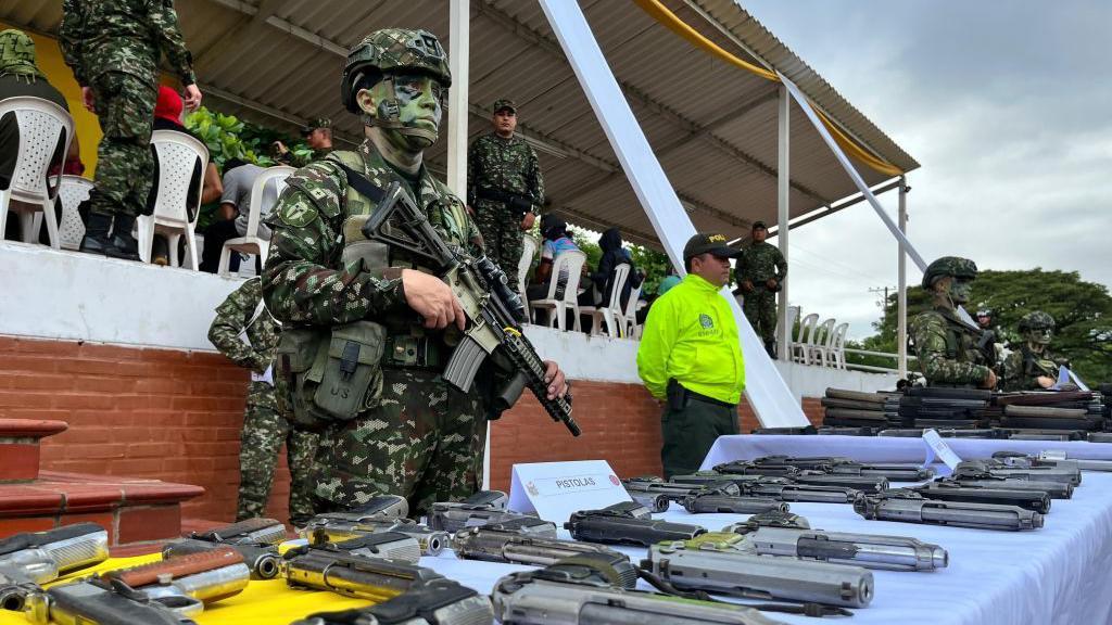 Soldado colombiano tras un operativo militar en la región del Catatumbo, en el oriente de Colombia.