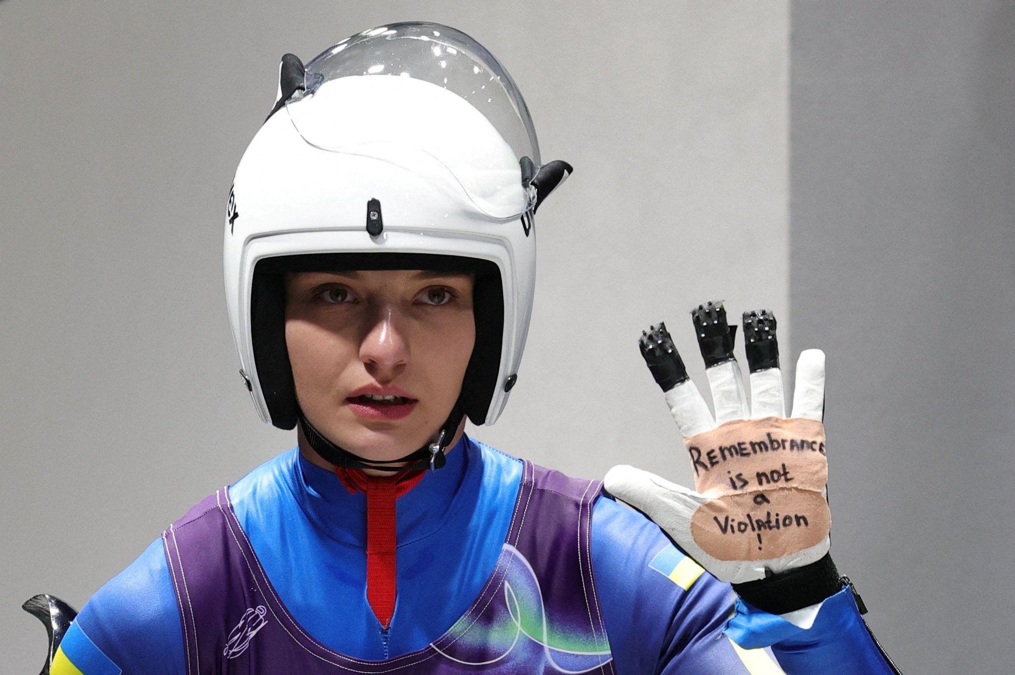 drugi ukrajinski olimpijci, poput Olene Smah, takmičarke u sankanju, dali su podršku njjihovom kolegi. Ona je na rukavici ispisala: 'Sećanje nije kršenje pravila', aludirajući na odluku MOK-a o zabrani kacige, devojka nosi rukavicu na kojoj je ispisana poruka