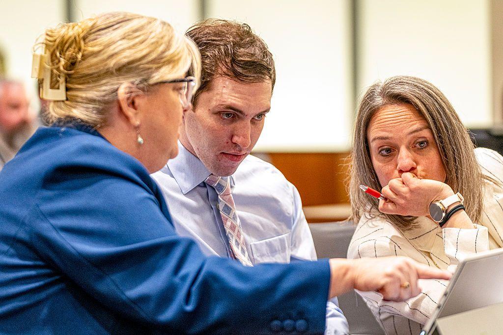 Robinson con sus representantes legales este jueves.