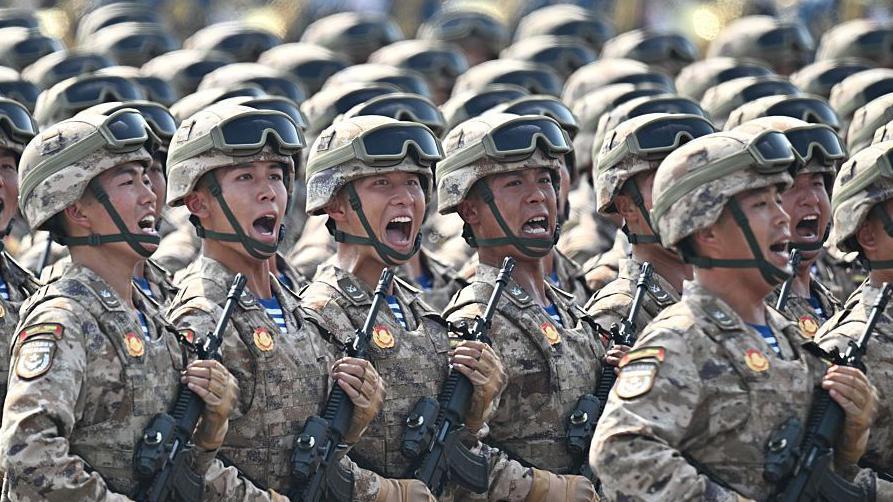 vojna parada u pekingu, kineski vojnici marširaju