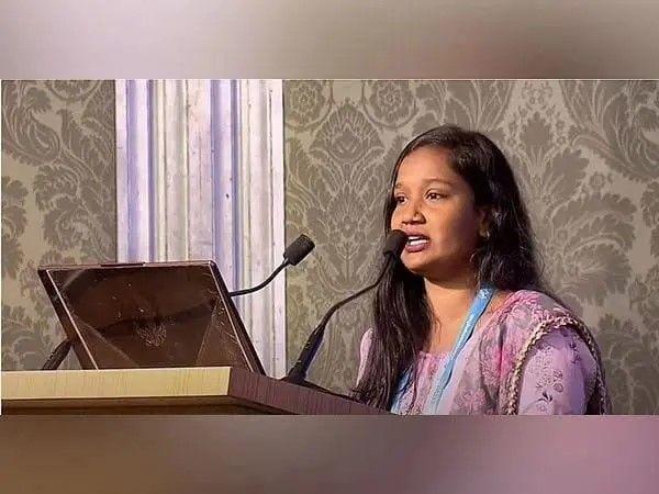 دیویکا کو ان کی بہادری کے لیے مختلف شبہائے زندگی کے لوگوں کی جانب سے سراہا گيا