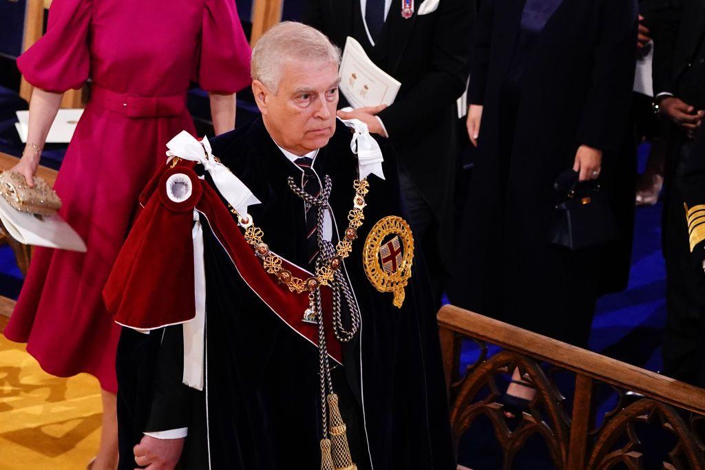 El príncipe Andrés durante la coronación de Carlos III