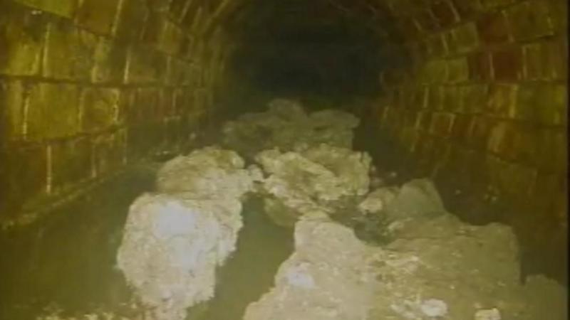 Fragmentos de um 'iceberg' de gordura encontrado nos esgotos de Londres em 2025