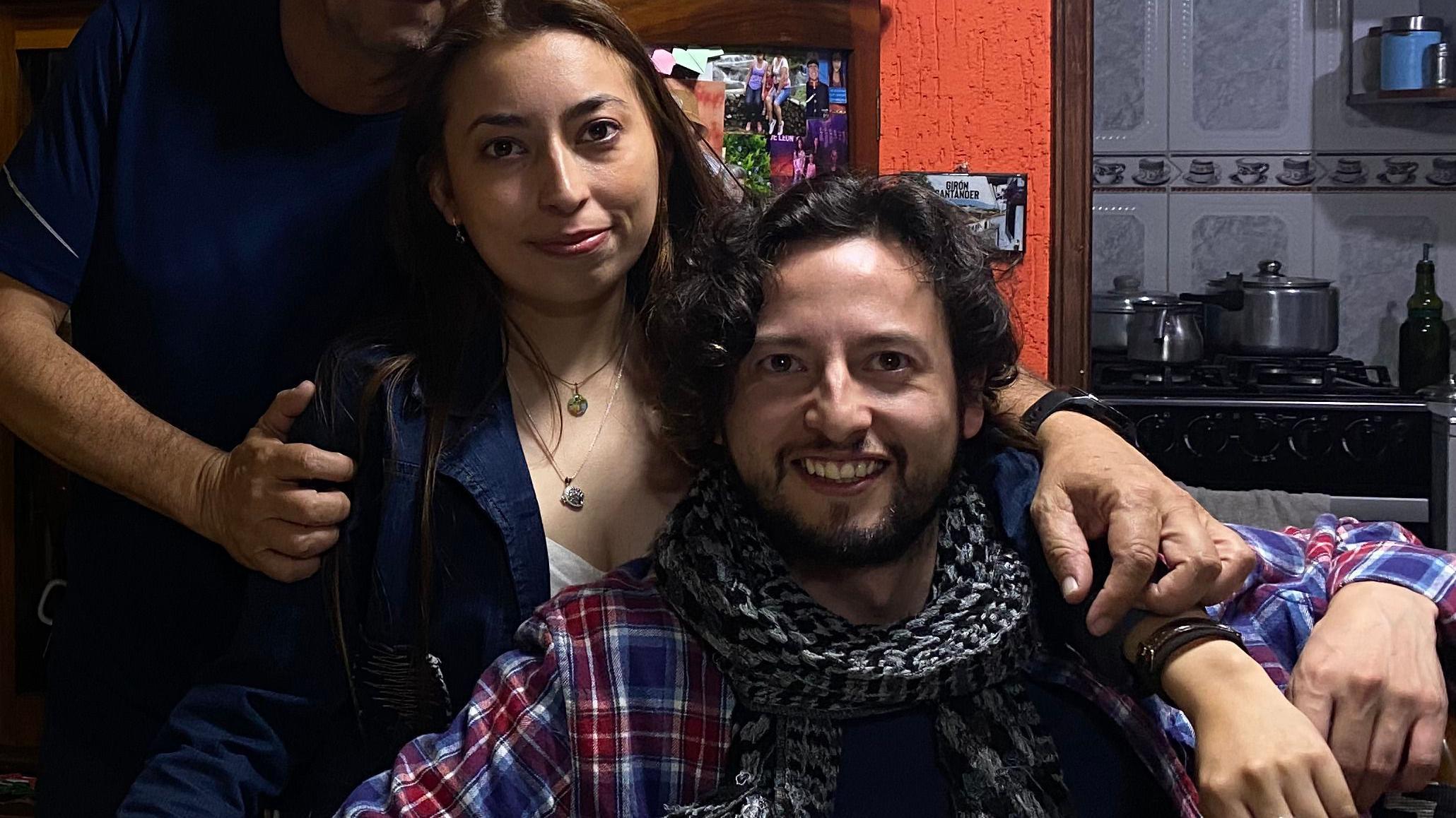 Manuel Tique, a la derecha, junto a su hermana Diana. 