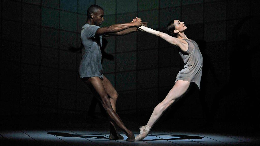 Eric Underwood y Marianela Núñez en una producción del Royal Ballet, el 10 de noviembre de 2016 en Londres, Inglaterra.