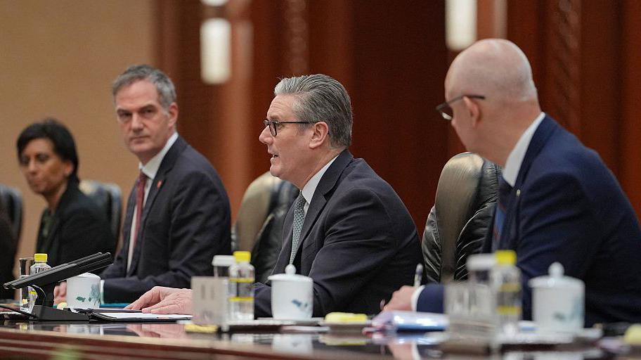 Starmer to meet Xi Jinping in Beijing as UK seeks to reset ties with China