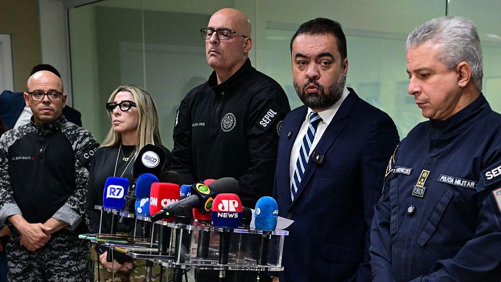 Representantes das pol&iacute;cias e o governador do Rio de Janeiro, Cl&aacute;udio Castro