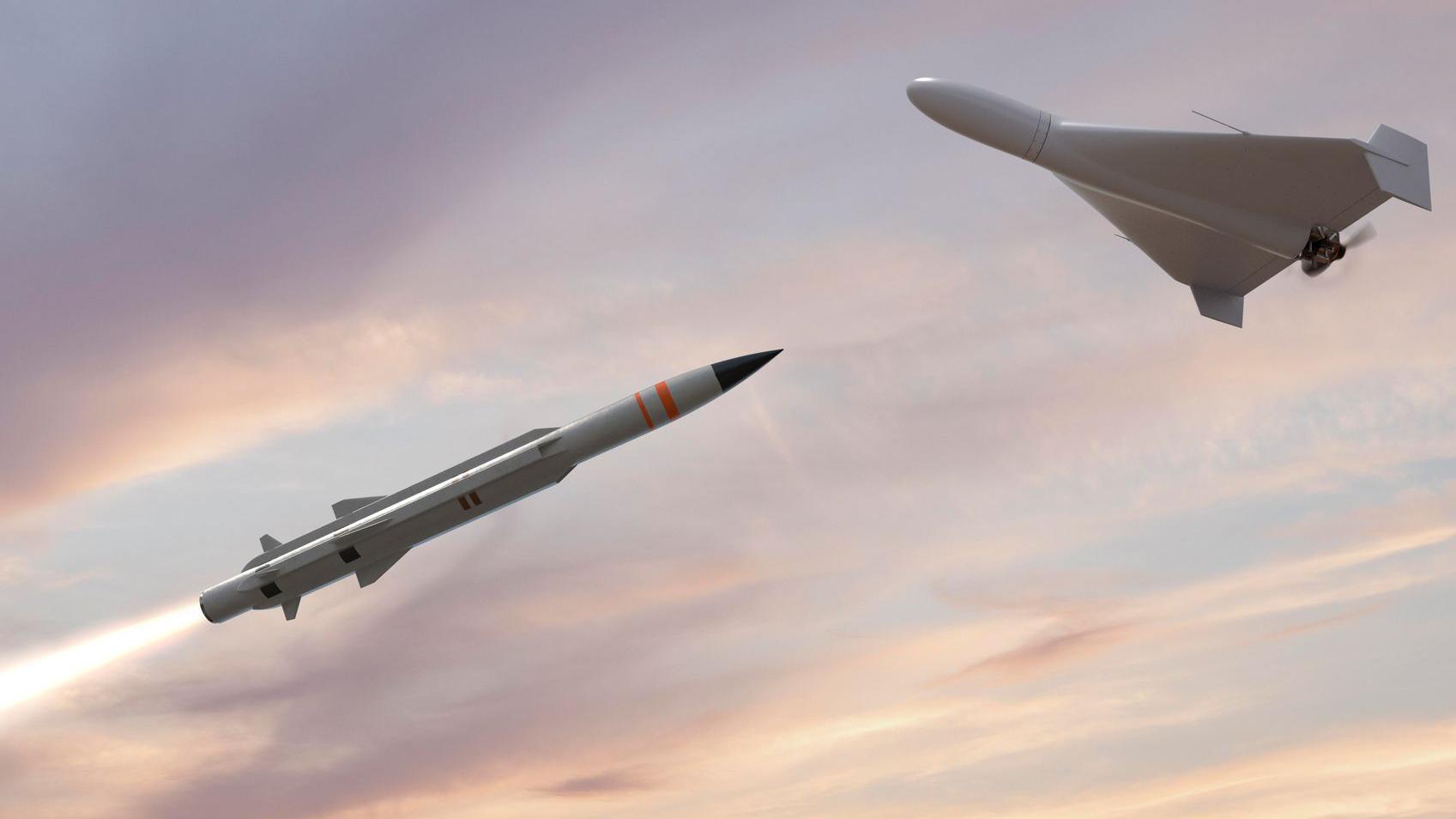 صورة تعبيرية تظهر صاروخ أرض وهو يقوم باعتراض طائرة مسيّرة تحلّق في السماء.