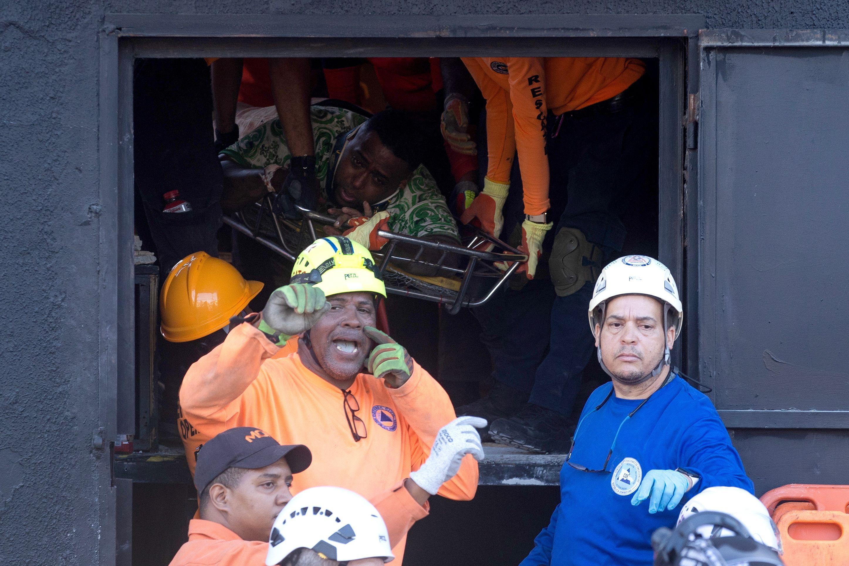 Bomberos en el rescate.